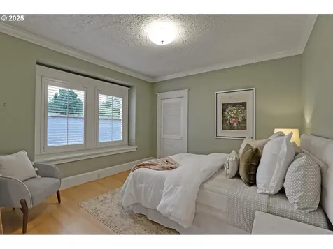 936 SE Sellwood Boulevard Portland OR 97202