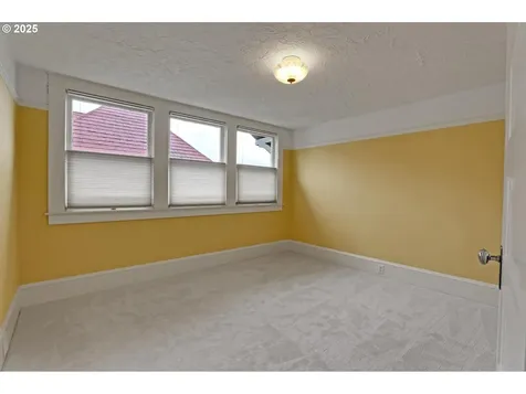 936 SE Sellwood Boulevard Portland OR 97202