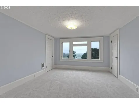 936 SE Sellwood Boulevard Portland OR 97202