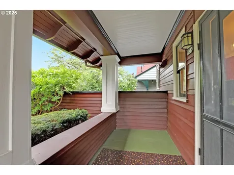 936 SE Sellwood Boulevard Portland OR 97202