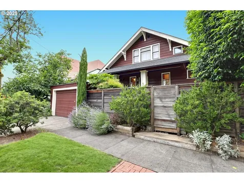 936 SE Sellwood Boulevard Portland OR 97202