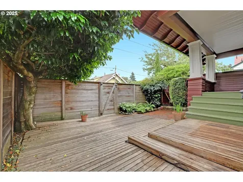 936 SE Sellwood Boulevard Portland OR 97202