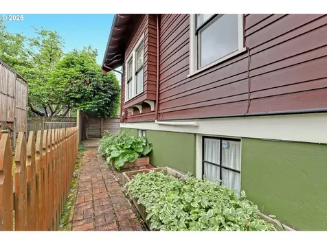 936 SE Sellwood Boulevard Portland OR 97202