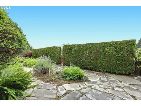 936 SE Sellwood Boulevard Portland OR 97202