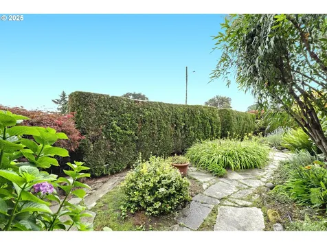 936 SE Sellwood Boulevard Portland OR 97202