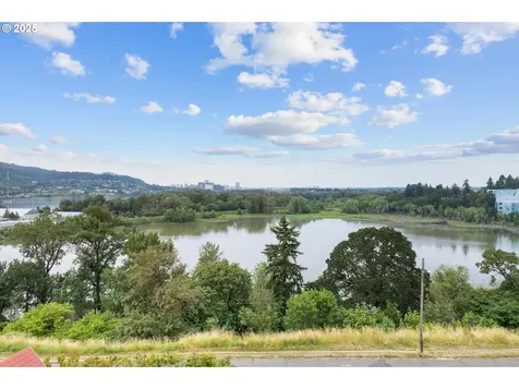 936 SE Sellwood Boulevard Portland OR 97202