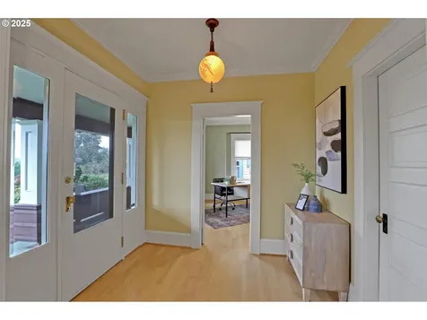936 SE Sellwood Boulevard Portland OR 97202