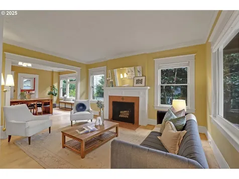 936 SE Sellwood Boulevard Portland OR 97202