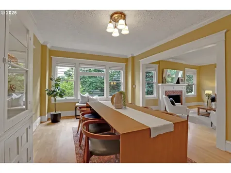 936 SE Sellwood Boulevard Portland OR 97202