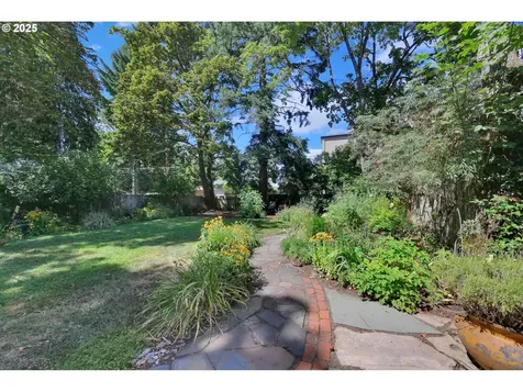 863 W Broadway Eugene OR 97402