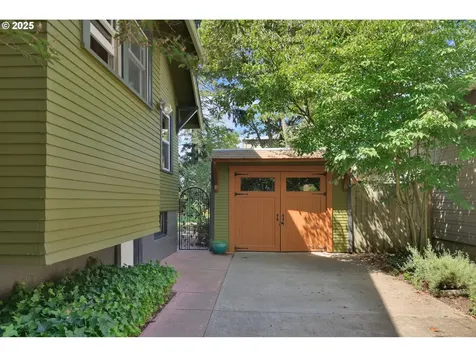 863 W Broadway Eugene OR 97402