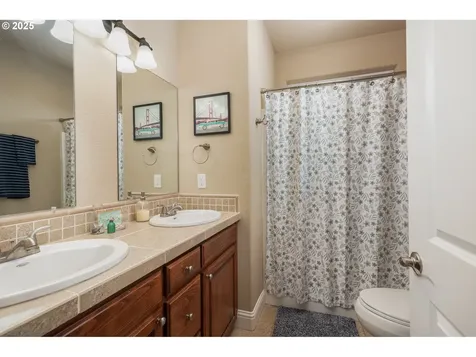 1190 SE 2nd Court Lincoln City OR 97367