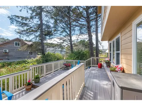 1190 SE 2nd Court Lincoln City OR 97367