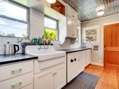 1296 13th Street West Linn OR 97068