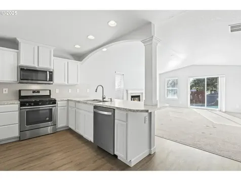 2684 Baines Boulevard Hubbard OR 97032