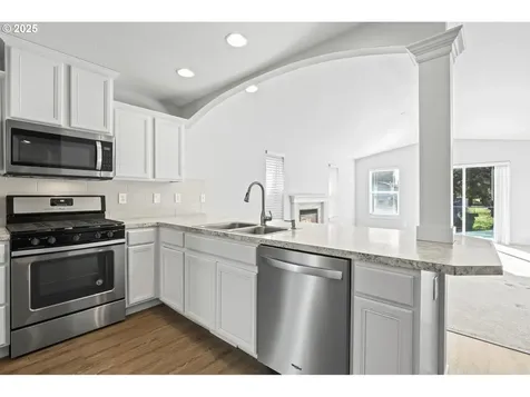 2684 Baines Boulevard Hubbard OR 97032