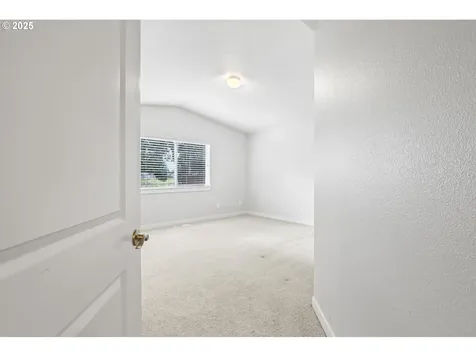 2684 Baines Boulevard Hubbard OR 97032