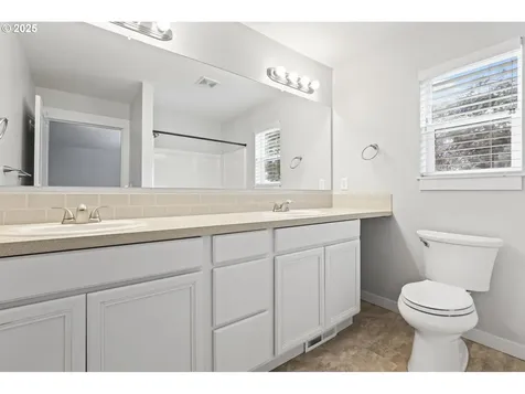 2684 Baines Boulevard Hubbard OR 97032