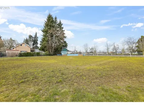 2684 Baines Boulevard Hubbard OR 97032