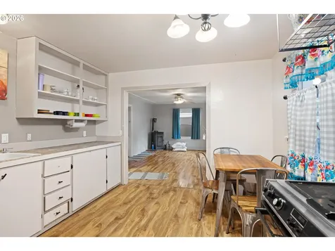 1589 Seagate Avenue Coos Bay OR 97420
