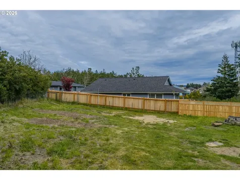 1589 Seagate Avenue Coos Bay OR 97420
