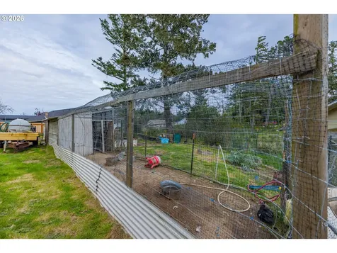 1589 Seagate Avenue Coos Bay OR 97420