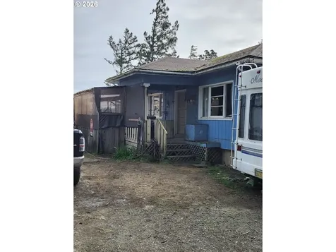 1589 Seagate Avenue Coos Bay OR 97420
