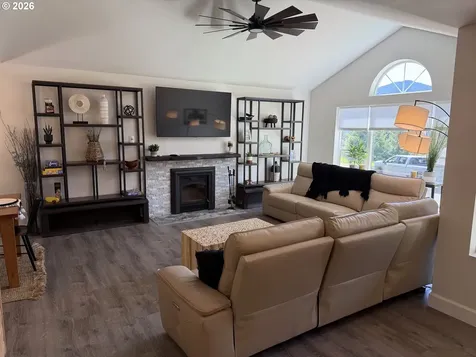 76705 Hazeldell Court Oakridge OR 97463
