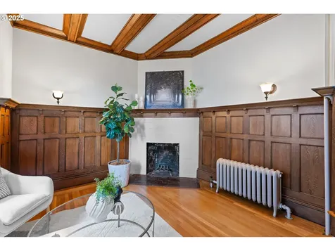 3454 NW Thurman Street Portland OR 97210
