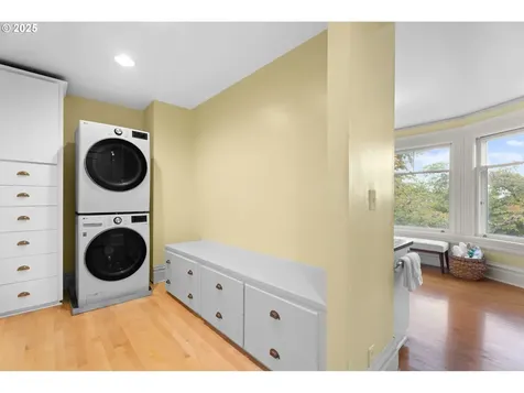 3454 NW Thurman Street Portland OR 97210