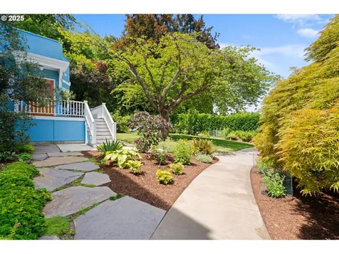 3454 NW Thurman Street Portland OR 97210
