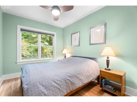 3454 NW Thurman Street Portland OR 97210