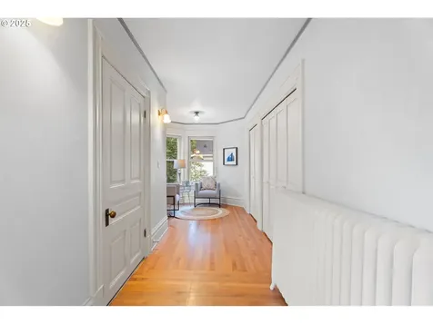 3454 NW Thurman Street Portland OR 97210