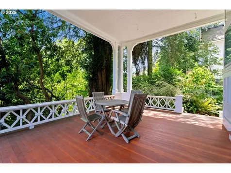 3454 NW Thurman Street Portland OR 97210