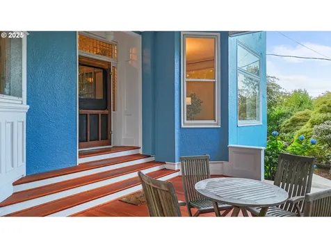 3454 NW Thurman Street Portland OR 97210