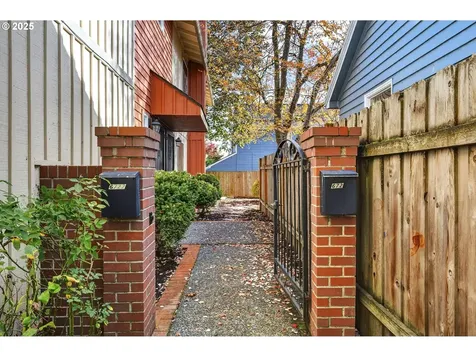 6722 6724 S Virginia Avenue Portland OR 97219
