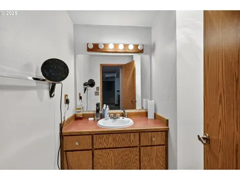 6722 6724 S Virginia Avenue Portland OR 97219
