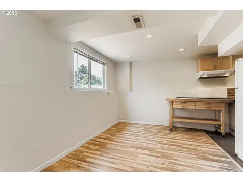 14555 NE Knott Court Portland OR 97230