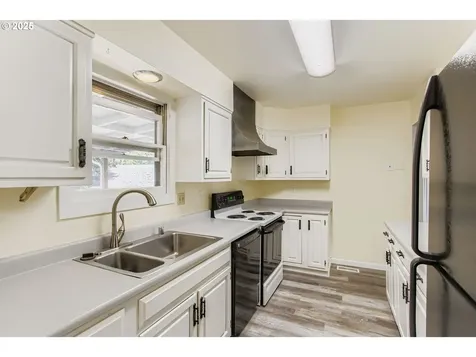 14555 NE Knott Court Portland OR 97230