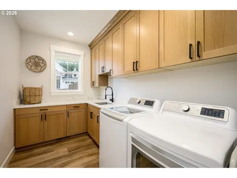 1160 Bedlington Terrace Silverton OR 97381