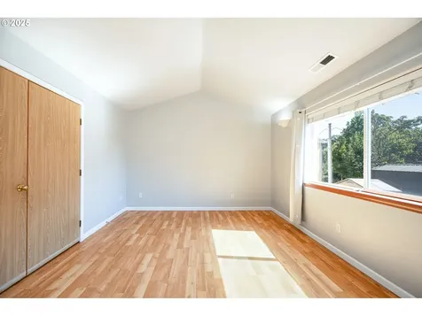 9132 SE Clinton Street Portland OR 97266