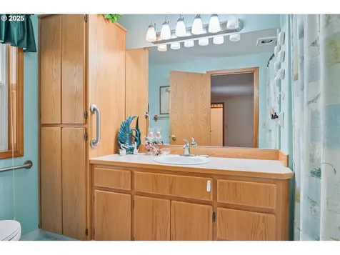 230 S Maple Hill Road Kelso WA 98626