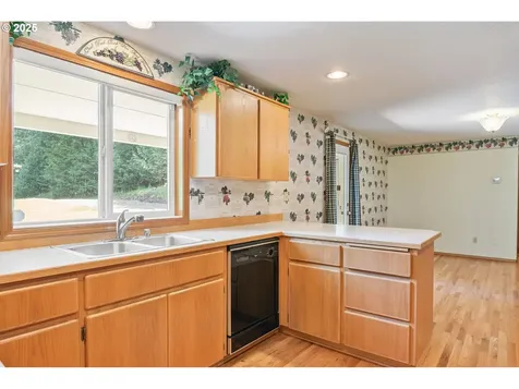 230 S Maple Hill Road Kelso WA 98626