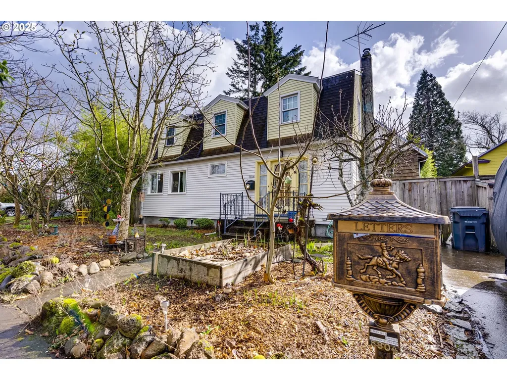 5804 SE Lafayette Street Portland OR 97206