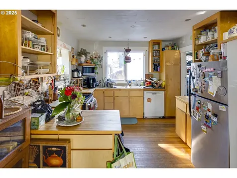 5804 SE Lafayette Street Portland OR 97206