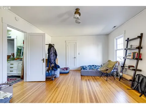 5804 SE Lafayette Street Portland OR 97206