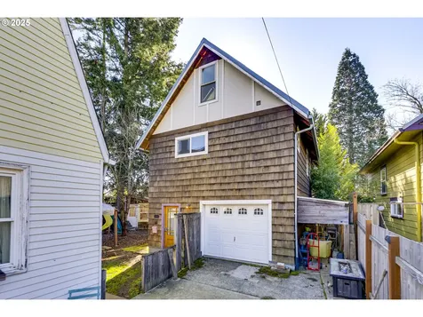 5804 SE Lafayette Street Portland OR 97206