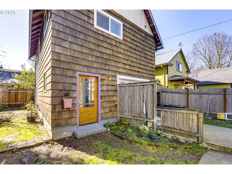 5804 SE Lafayette Street Portland OR 97206