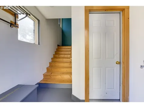 5804 SE Lafayette Street Portland OR 97206