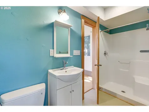 5804 SE Lafayette Street Portland OR 97206